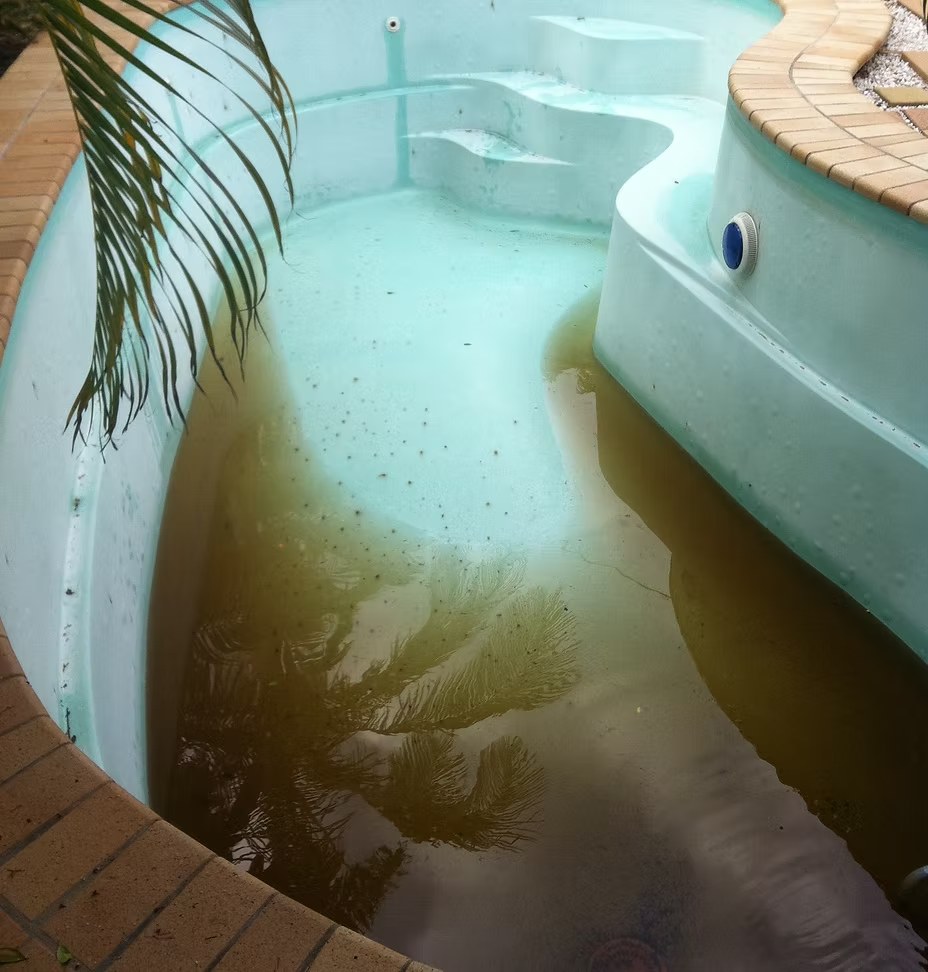 Before - Full fibreglass resurface — cracked render replaced with a seamless gelcoat finish